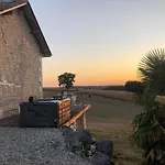 Maison Isolee Avec Piscine Privee Et Spa, Charente - Fr-1-653-4 * Montignac-le-Coq
