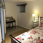 Maison Isolee Avec Piscine Privee Et Spa, Charente - Fr-1-653-4 * Montignac-le-Coq