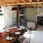 Maison Isolee Avec Piscine Privee Et Spa, Charente - Fr-1-653-4 * Montignac-le-Coq