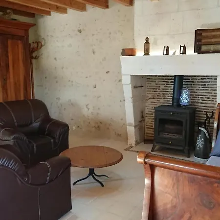 Vakantiehuis Maison Isolee Avec Piscine Privee Et Spa, Charente - Fr-1-653-4 *