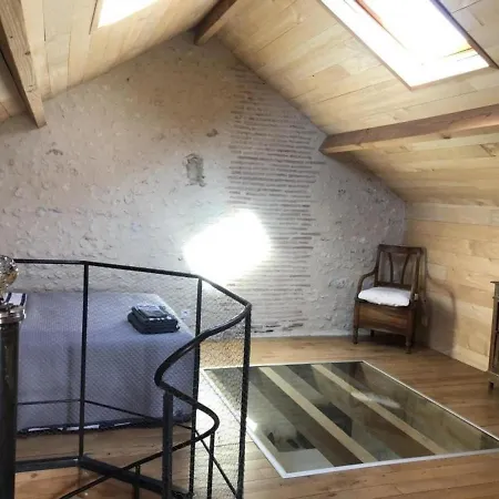 Vakantiehuis Maison Isolee Avec Piscine Privee Et Spa, Charente - Fr-1-653-4 *
