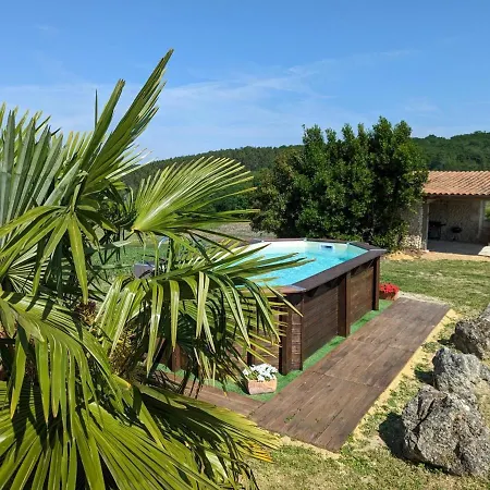 Casa de Férias Maison Isolee Avec Piscine Privee Et Spa, Charente - Fr-1-653-4 Montignac-le-Coq