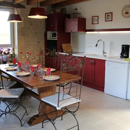 Maison Isolee Avec Piscine Privee Et Spa, Charente - Fr-1-653-4 *