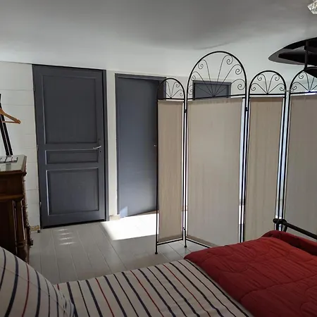 Maison Isolee Avec Piscine Privee Et Spa, Charente - Fr-1-653-4 Feriehus