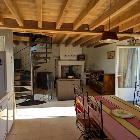Maison Isolee Avec Piscine Privee Et Spa, Charente - Fr-1-653-4 * Montignac-le-Coq