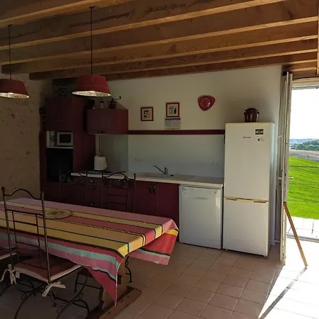 Casa de Férias Maison Isolee Avec Piscine Privee Et Spa, Charente - Fr-1-653-4 Montignac-le-Coq