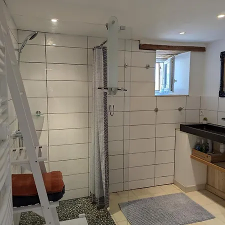 Casa de Férias Maison Isolee Avec Piscine Privee Et Spa, Charente - Fr-1-653-4