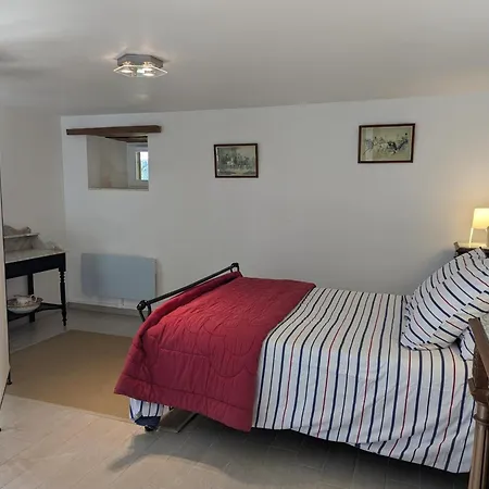 Maison Isolee Avec Piscine Privee Et Spa, Charente - Fr-1-653-4 * Montignac-le-Coq